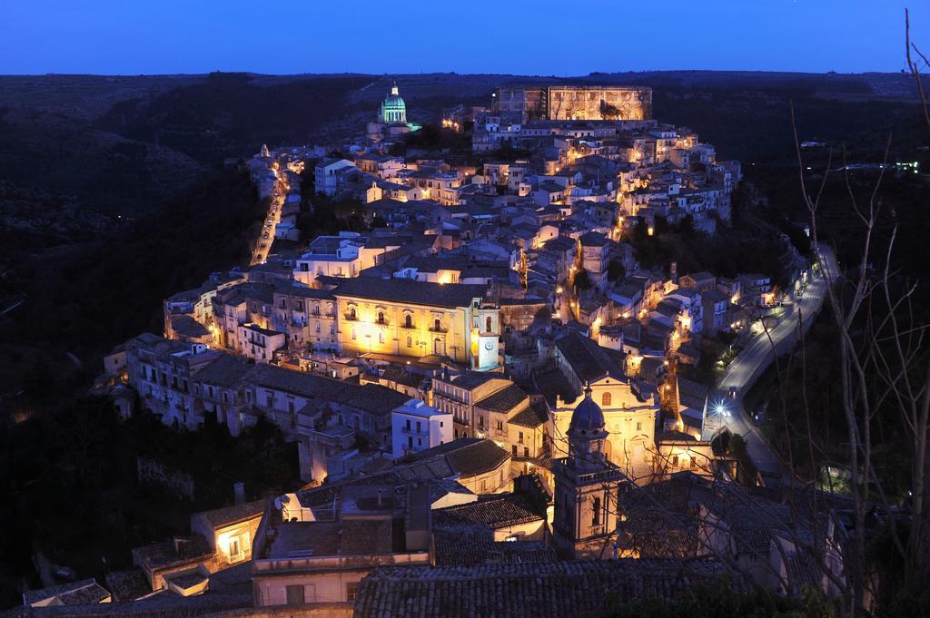 La Corte Di Ibla Ragusa Luaran gambar